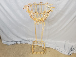 lot 3 image: New Painted Iron Planter  Vine Trellis
