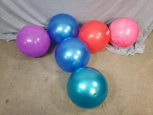 lot 33C image: 6 New Inflatable Play Balls