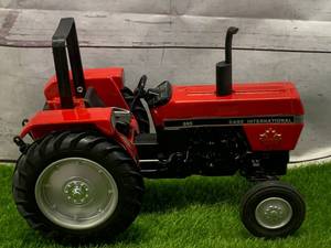 lot 2 image: Case International 695 Ontario Toy Show Tractor 8 Long