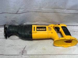 lot 19 image: Dewalt DC385 Reciprocating Saw