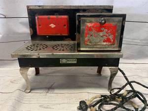 lot 24 image: Vintage 1930 Empire Metalware Working Electric