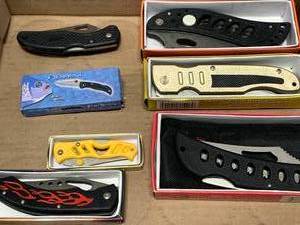 lot 63 image: Lot of 7 Pocketknives