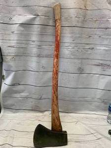 lot 68 image: Vintage Plumb 35 Axe
