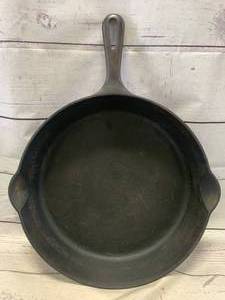 lot 69 image: Vintage Griswold #10 Cast Iron Skillet 716E (sold $179 ebay)