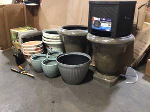 lot 32 image: Lot of assorted Planters varios models and sizes see pictures