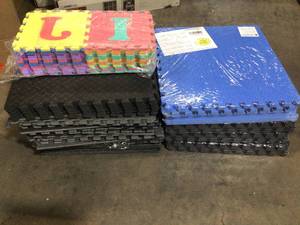 lot 38 image: Lot of assorted Interlocking  GYM Tiles see pictures