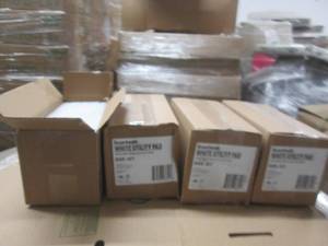 lot 18 image: 4 boxes of white utility pads ...