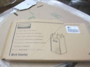 lot 164 image: rubber maid premium step on hamper ...
