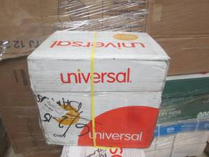 lot 204 image: universal copy paper 8.5 x 11 2500 ...