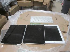 lot 358 image: 3 apple i pads and keyboard alll un...