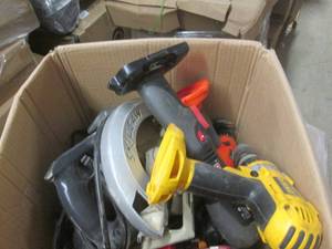 lot 364 image: box of untested tools as is ...