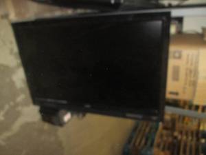 lot 370 image: vizio 42 inch tv powers on ...