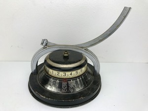 lot 4 image: Vintage - International Time Zone Clock