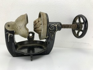 lot 18 image: Antique - Unique 1897 Juicer
