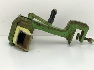 lot 19 image: Antique - Pea Sheller