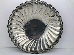 lot 34 image: AntiqueVintage - SilverPlated - Waverly 10.5 Round Scalloped Bowl WM Rogers 3835 Star Eagle
