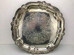 lot 35 image: AntiqueVintage - Serving Tray