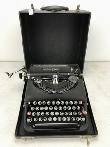 lot 41 image: Vintage - Remington Typewriter  Case