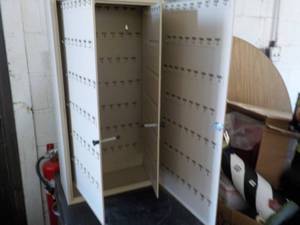 lot 4 image: Metal Key Cabinet 16 x8  x 31...