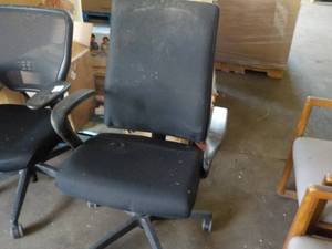 lot 10 image: Black Office Chair adjustable 5 leg...
