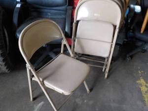 lot 14 image: 8 Metal Folding Chairs...