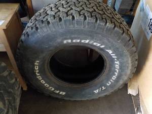 lot 19 image: 4 Tires...
