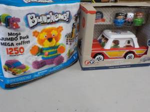 lot 124 image: Fisher Price Station wagon and Bunc...