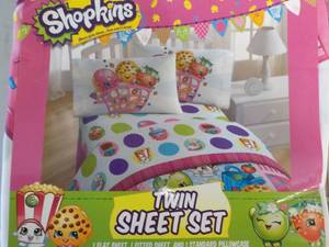 lot 128 image: Shopkins Twin Sheet Set...