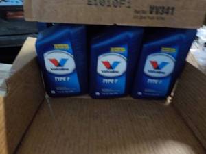 lot 204 image: Case of 12 Valvoline Type F Automat...
