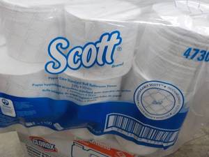lot 323 image: 24 rolls Scott 2 ply toilet Paper...