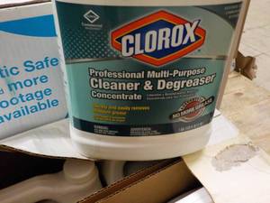 lot 327 image: 4 - 1 Gallon Jugs Clorox Cleaner an...