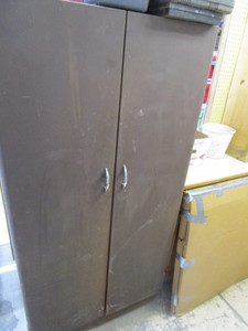 lot 367 image: Shop Cabinet 33x66x21 (contents not included)
