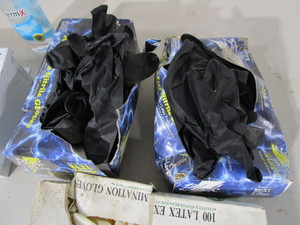 lot 372 image: First Aid Kit, Rubber Gloves, Wipes