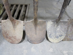 lot 391 image: Short Handled Shovels