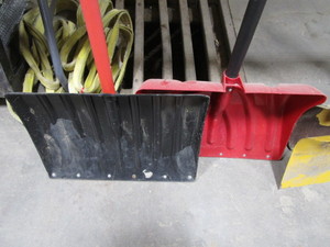 lot 394 image: Snow Shovels