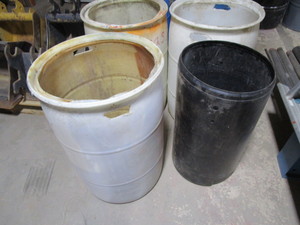 lot 414 image: Plastic Drum Garbage Cans