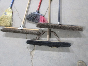lot 430 image: Brooms