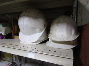 lot 506 image: Hardware Knee Pads & Misc.