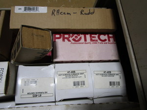 lot 522 image: Furnace Igniters & Thermostats