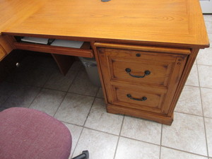 lot 549 image: Desk & Chair