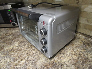 lot 560 image: Toaster Oven