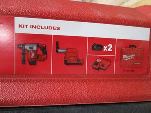 lot 40 image: Milwaukee 18v Rotary Hammer wVac