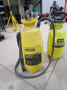 lot 62 image: Pump Sprayers