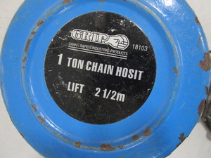 lot 77 image: 1 Ton Chain Hoist