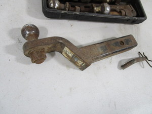 lot 129 image: Receiver Hitch & Universal Ball Hitch