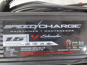 lot 132 image: Trickle Charger