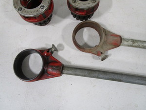 lot 138 image: Ridgid Pipe Threading Handle & Dies