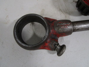 lot 140 image: Ridgid Pipe Threading Handle & Dies