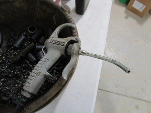 lot 141 image: Ridgid Oil Bucket & Threading Oil