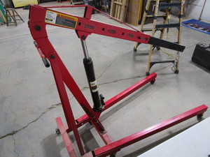 lot 206 image: Engine Hoist